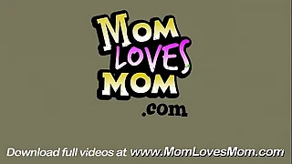 Aged bungler woman enjoys broad in the beam moonless dildo